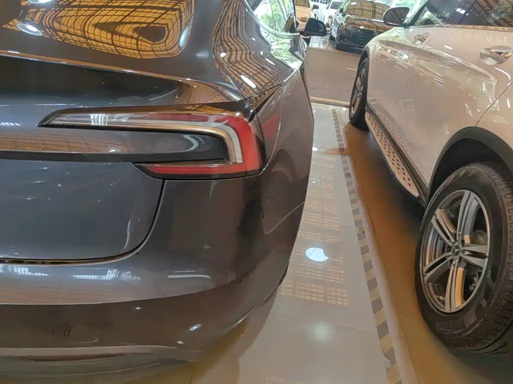 Tesla Model 3 — миниатюра 8