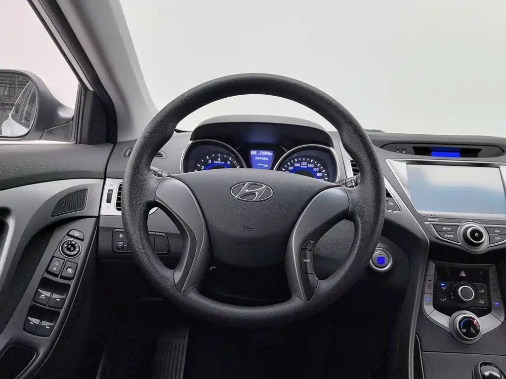 Hyundai Elantra Langdong — миниатюра 11