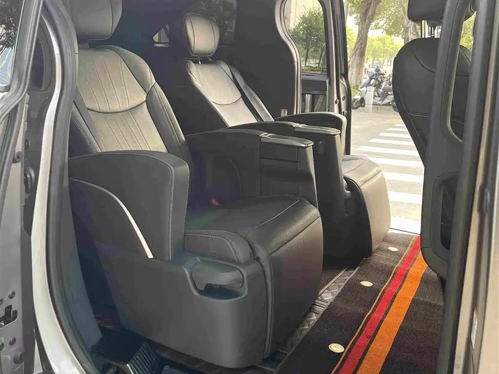 Toyota Sienna — миниатюра 17