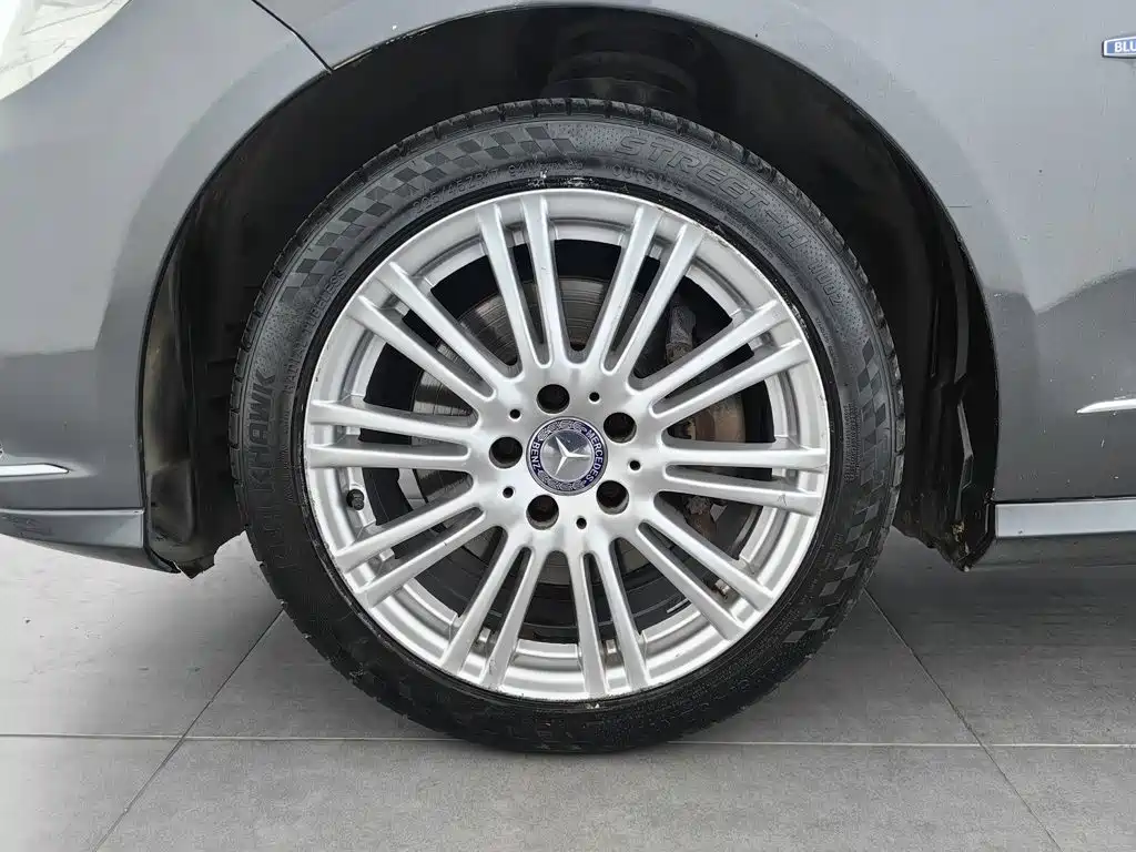 Mercedes-Benz E-Class — миниатюра 17
