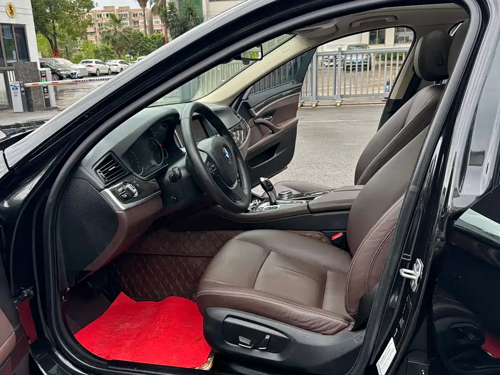 BMW 5 Series — миниатюра 9