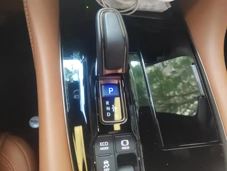 Toyota Alphard — миниатюра 16