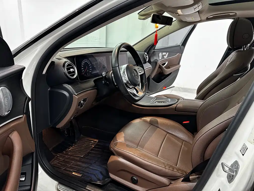 Mercedes-Benz E-Class — миниатюра 7