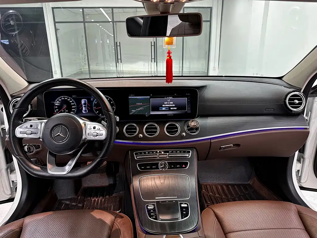 Mercedes-Benz E-Class — миниатюра 9