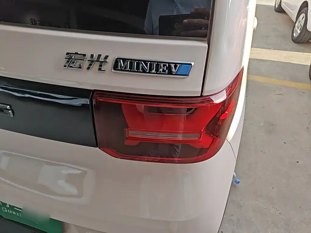 Wuling MINIEV — миниатюра 8