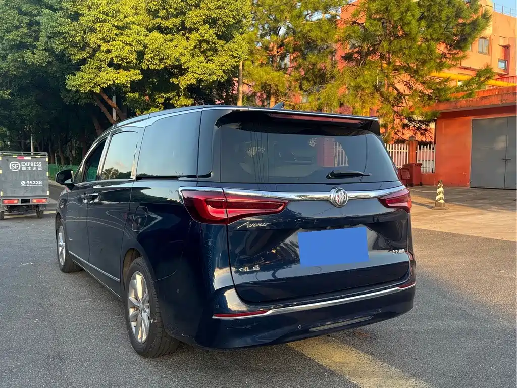 Buick GL8 — миниатюра 6