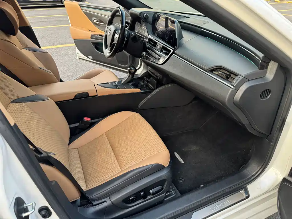 Lexus ES — миниатюра 12