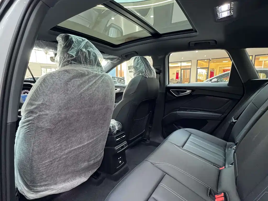 Audi Q4 e-tron — миниатюра 10