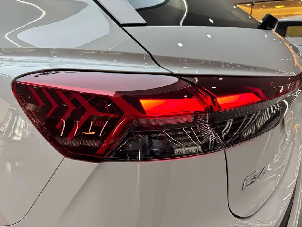 Audi Q4 e-tron — миниатюра 32