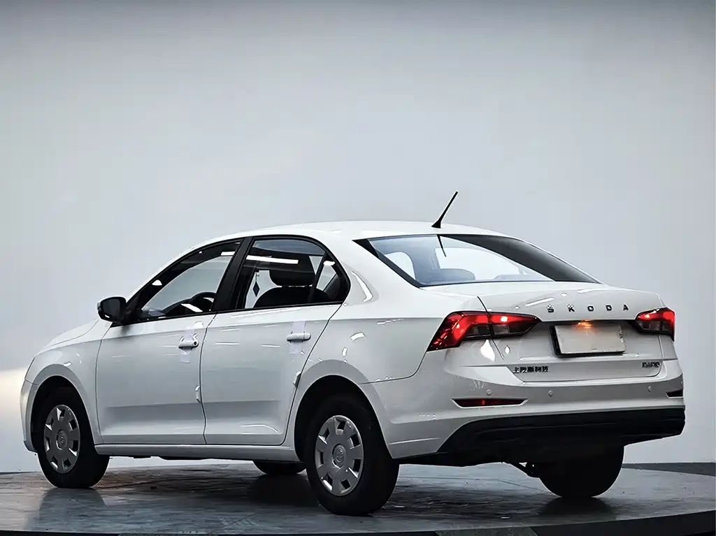 Skoda Rapid — миниатюра 16