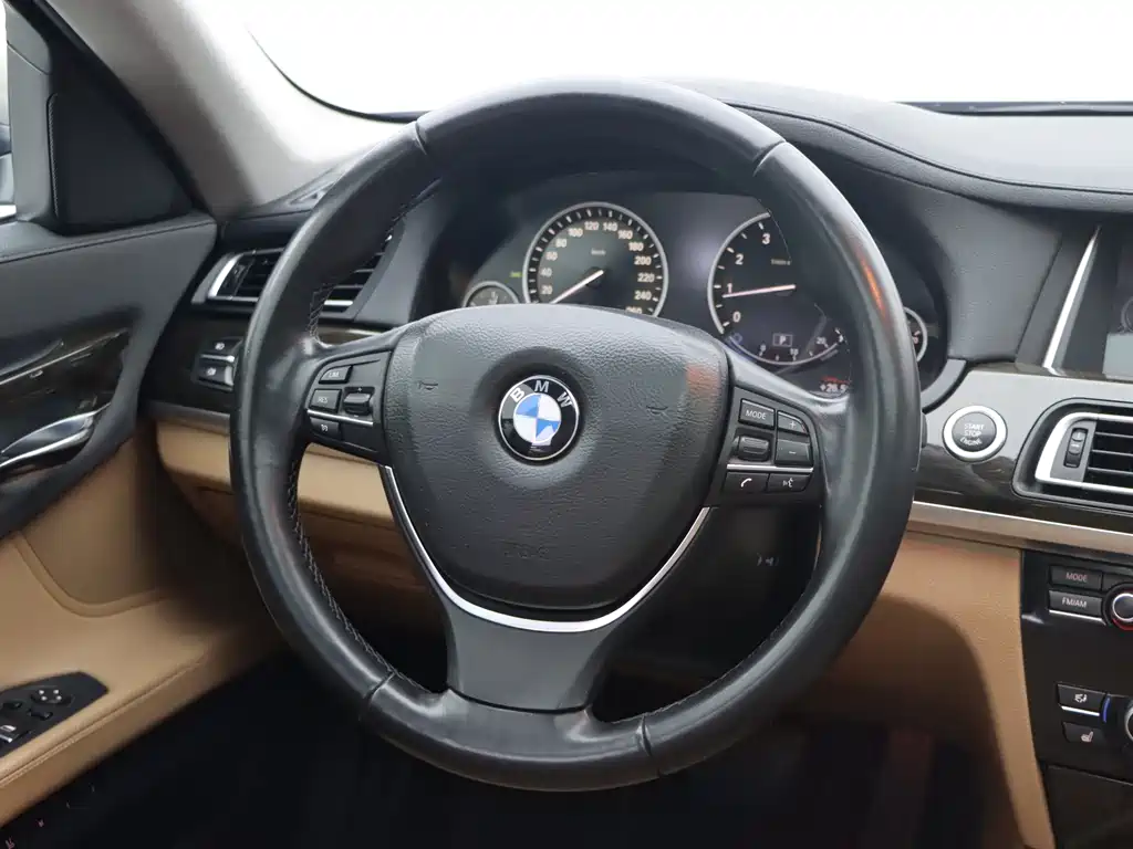 BMW 7 Series — миниатюра 17