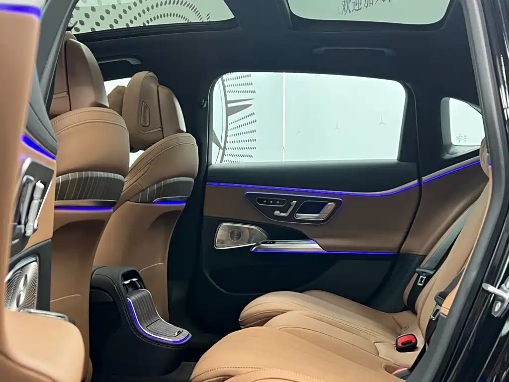 Mercedes-Benz E-Class — миниатюра 7