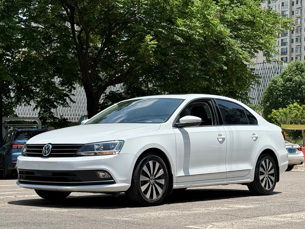 Volkswagen Sagitar 2018