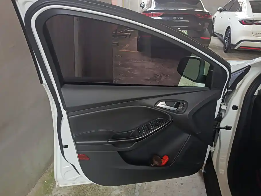 Ford Focus — миниатюра 7