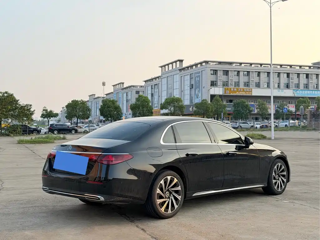Mercedes-Benz E-Class — миниатюра 13