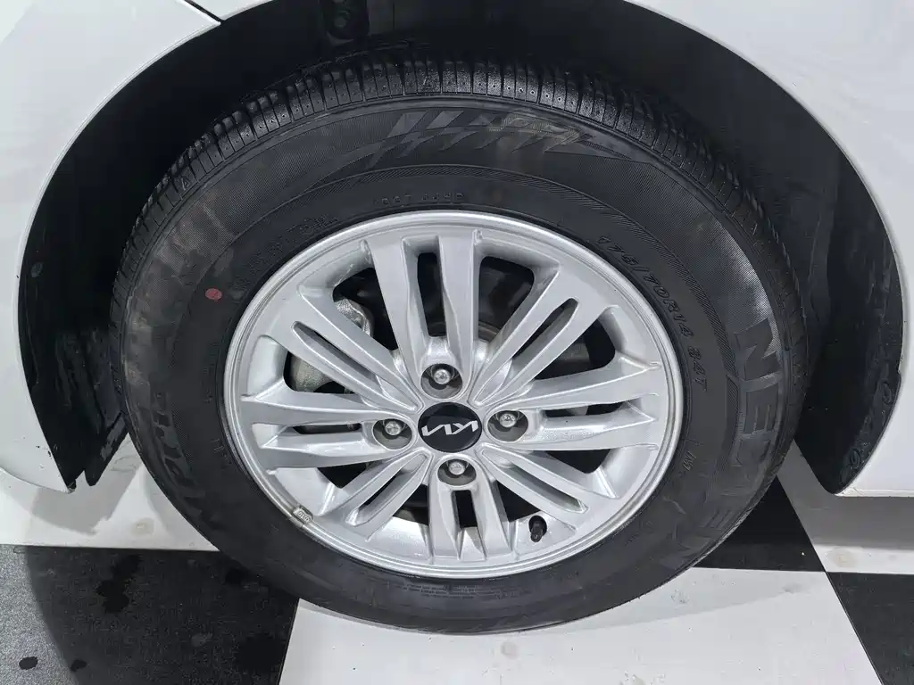 Kia Huanchi — миниатюра 8