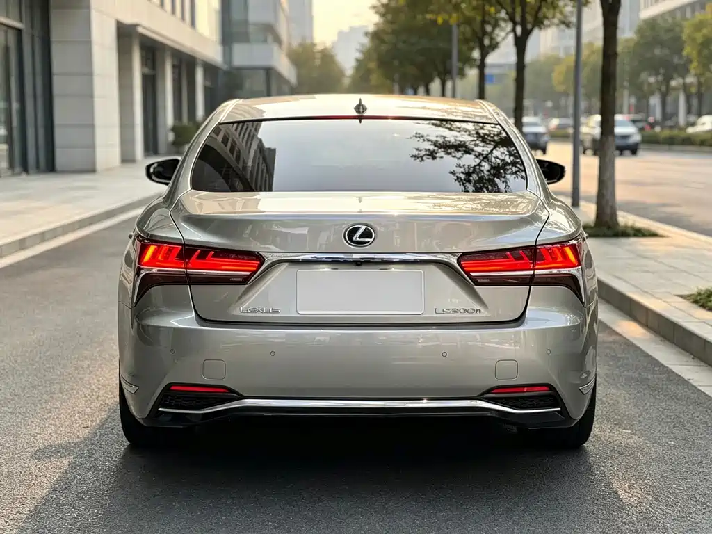Lexus LS — миниатюра 8