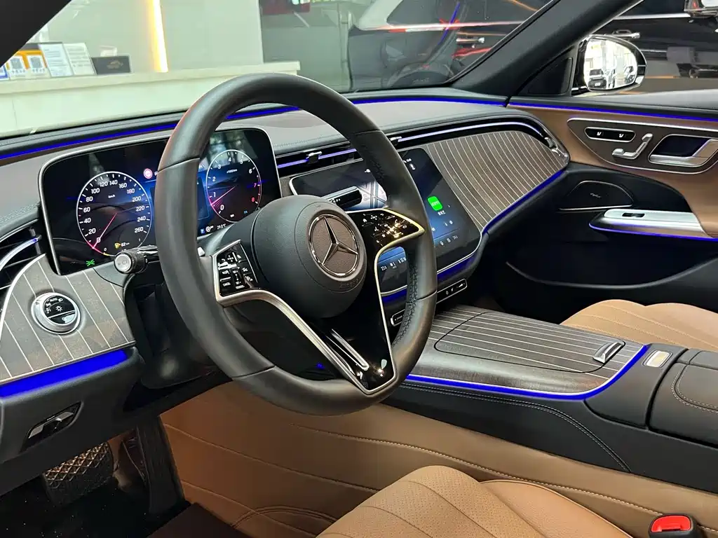 Mercedes-Benz E-Class E 2025 E 300 L Fashion