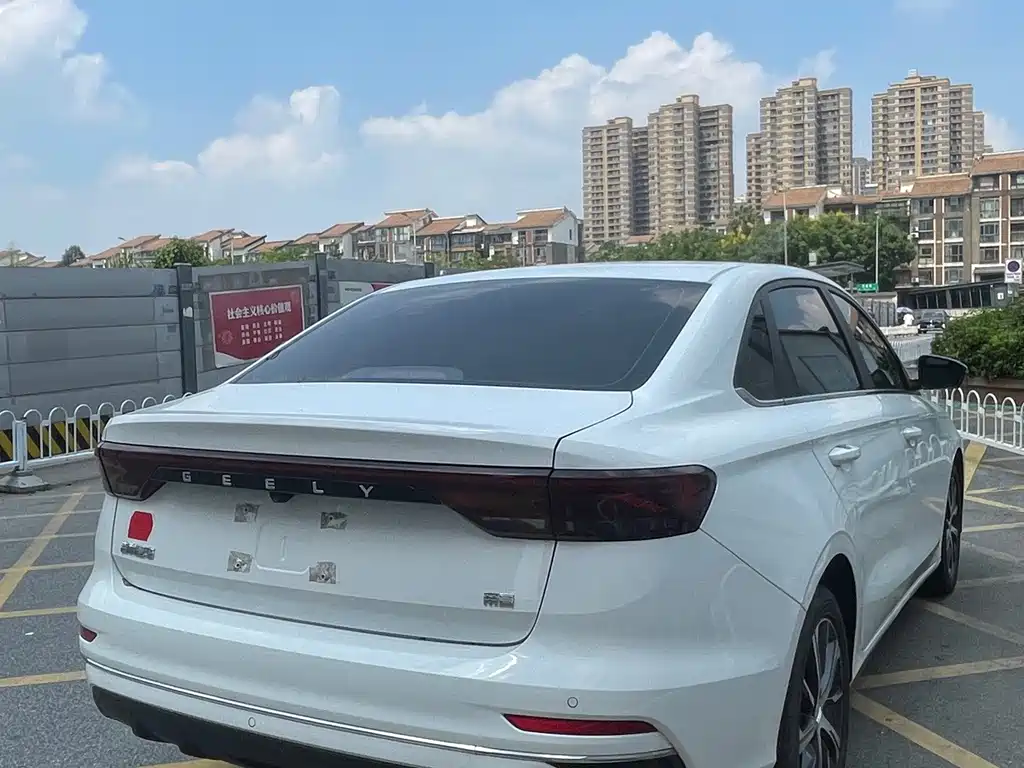 Geely Emgrand — миниатюра 9