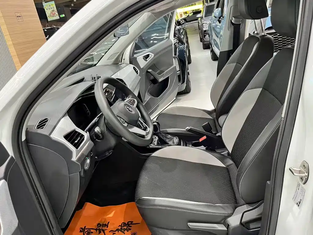 VOLKSWAGEN EXPLORING THE SHADOW