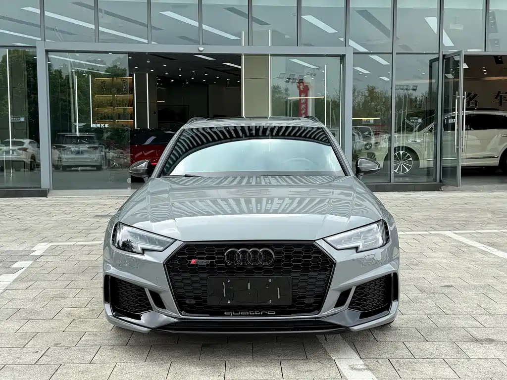 AUDI  RS 4