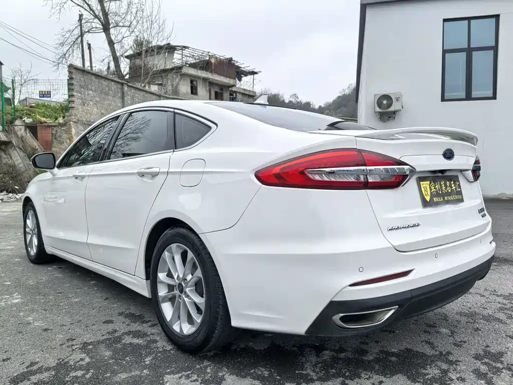 Ford Mondeo - фото 7