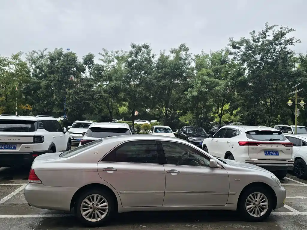 Toyota Crown — миниатюра 13