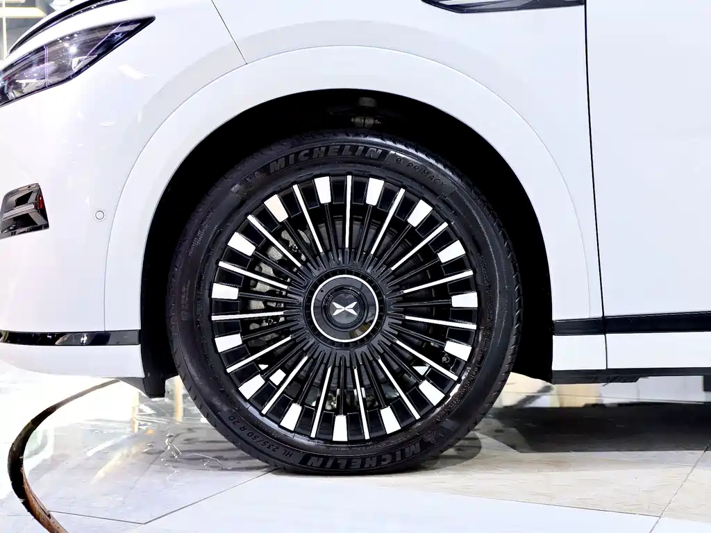 XPeng X9 — миниатюра 16