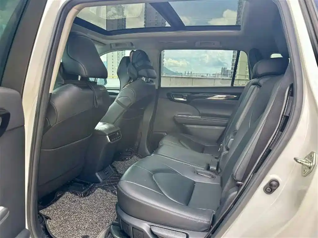 Toyota Highlander 2022 2.5L Luxury 7 мест