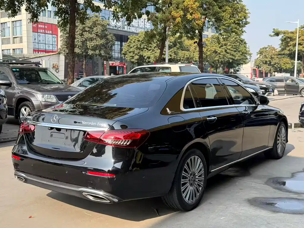 MERCEDES-BENZ E CLASS