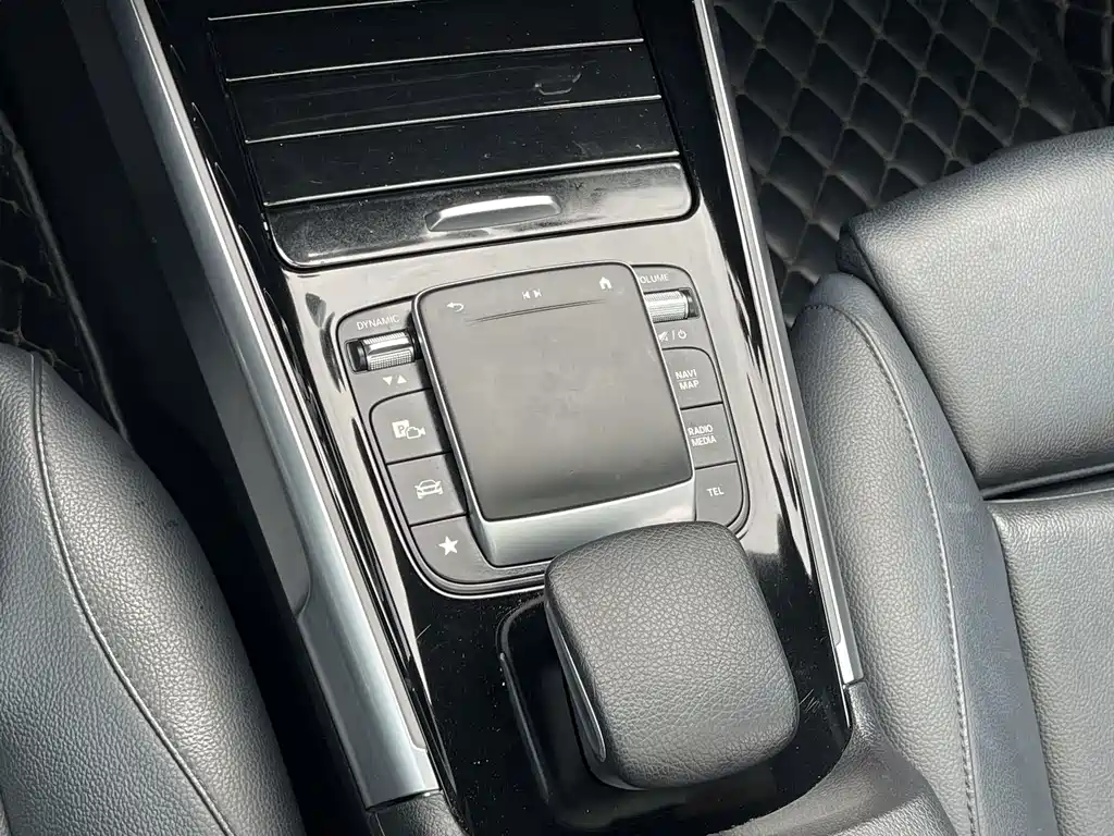 Mercedes-Benz GLB — миниатюра 14