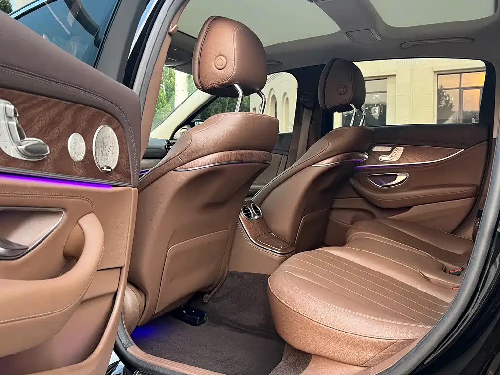 Mercedes-Benz E-Class — миниатюра 13