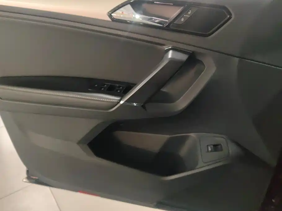 Volkswagen Tiguan L — миниатюра 7