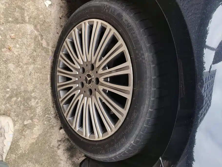 Mercedes-Benz E-Class — миниатюра 6