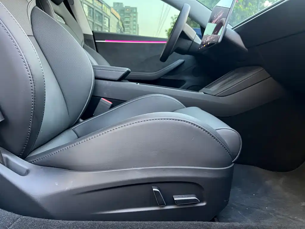 Tesla Model 3 — миниатюра 21
