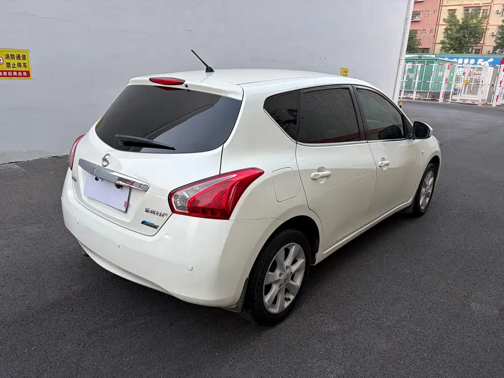 Nissan Tiida — миниатюра 10