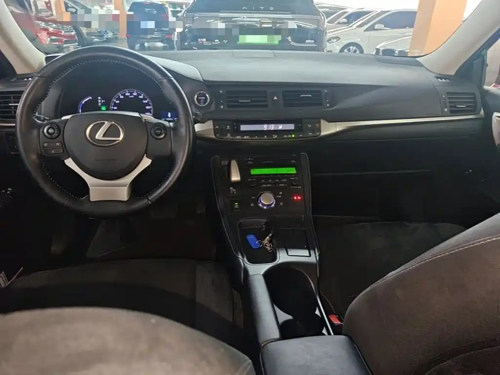 Lexus CT — миниатюра 10