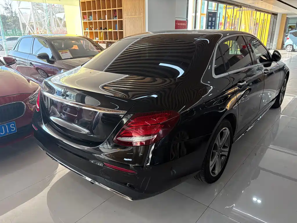 MERCEDES-BENZ E CLASS