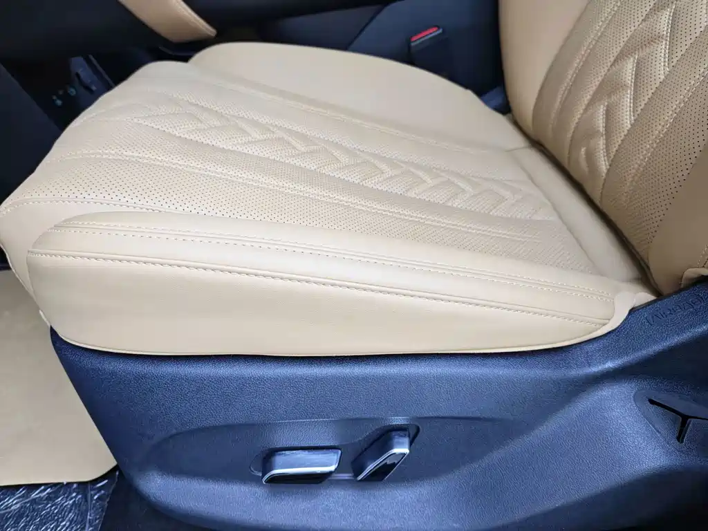 BYD L DM-i — миниатюра 10