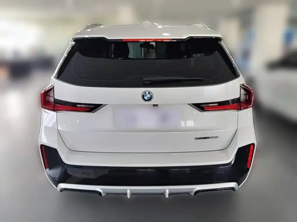 BMW iX1 — миниатюра 8