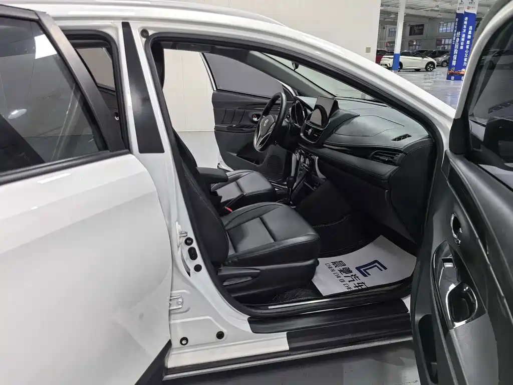 Toyota Yaris L — миниатюра 12