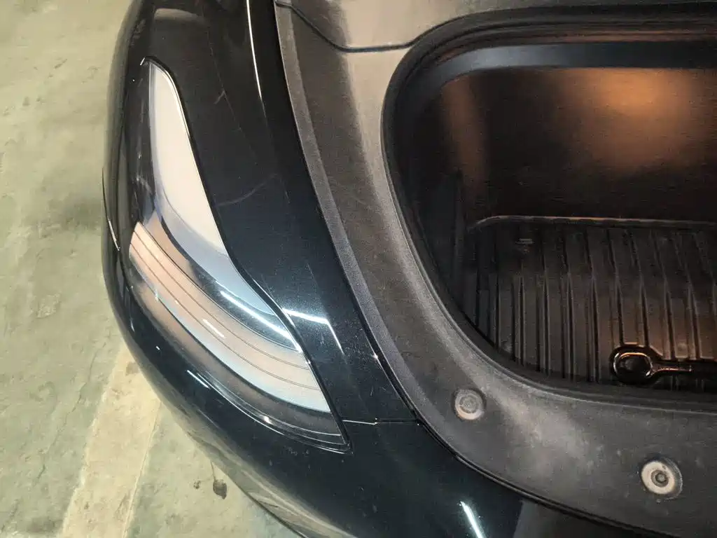 Tesla Model Y — миниатюра 20