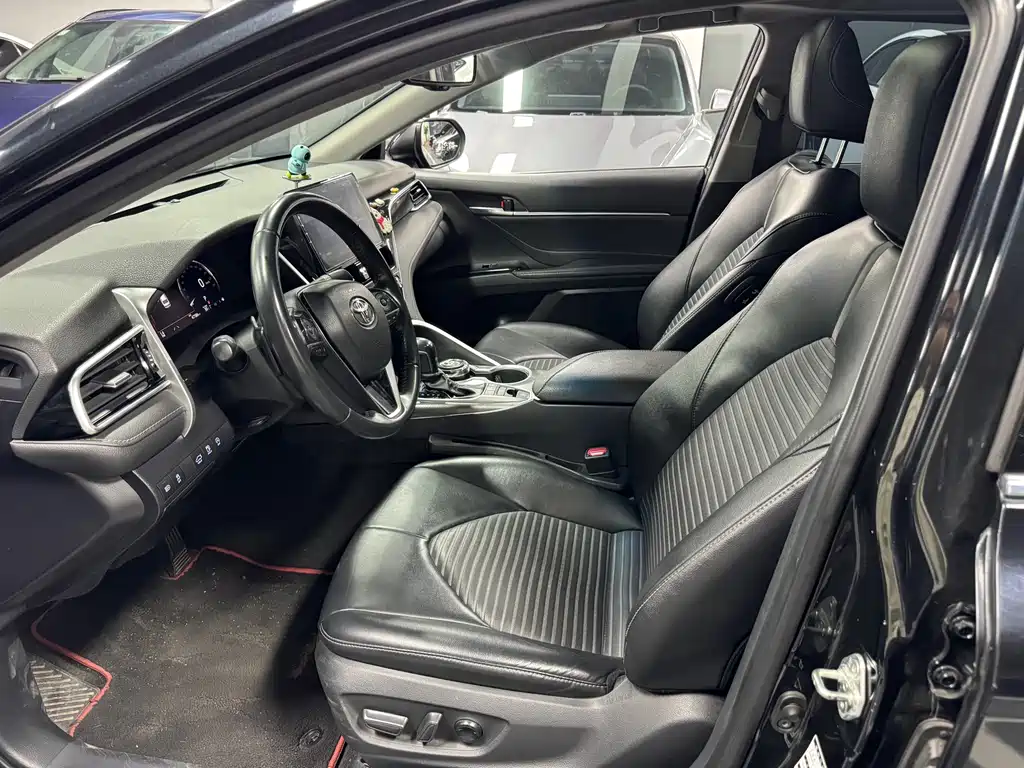 Toyota Camry — миниатюра 3
