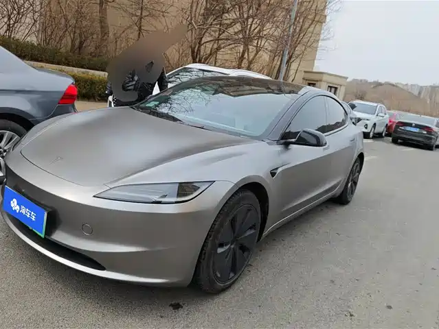 TESLA MODEL 3 2024