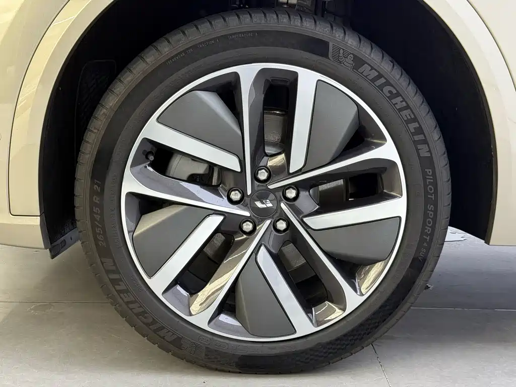 Li Auto L8 2024 Ultra