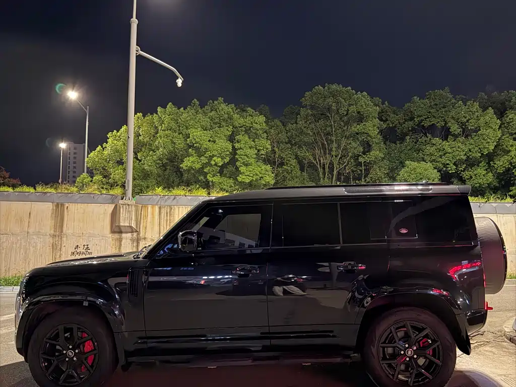 Land Rover Defender — миниатюра 2