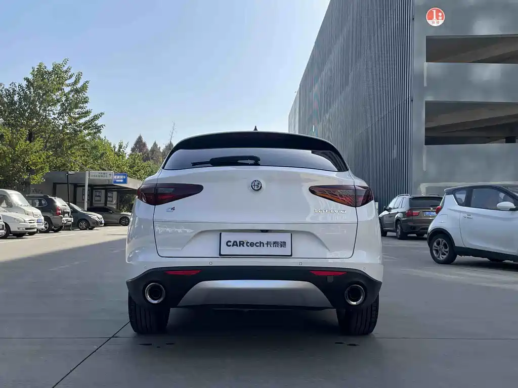 Alfa Romeo Stelvio 2017 2.0T 200HP Elite