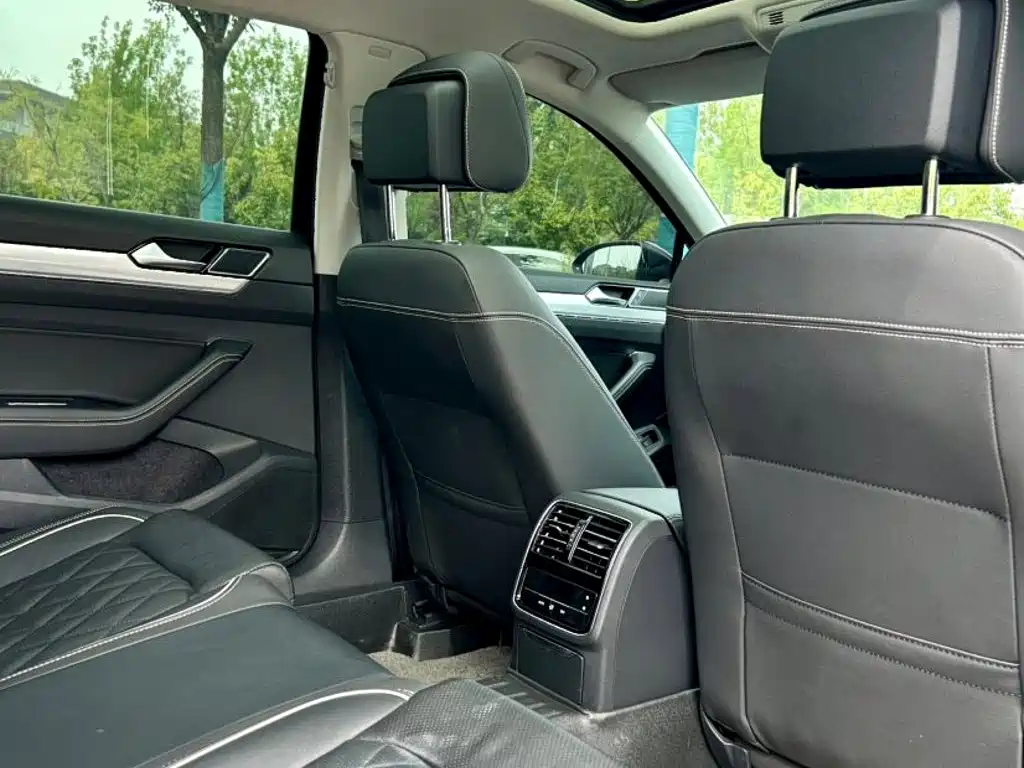 Volkswagen Magotan PHEV — миниатюра 5