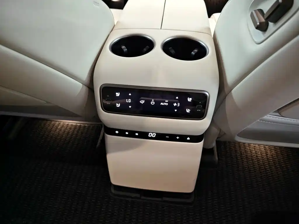 Li Auto Li i8 — миниатюра 8
