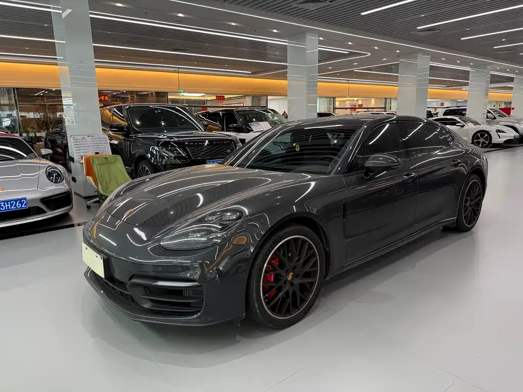 Porsche Panamera 2021